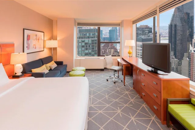 غرفة ديلوكس كبيرة بسرير كينج مع أريكة لذوي الإعاقة، Courtyard New York Manhattan/Midtown East 6/10