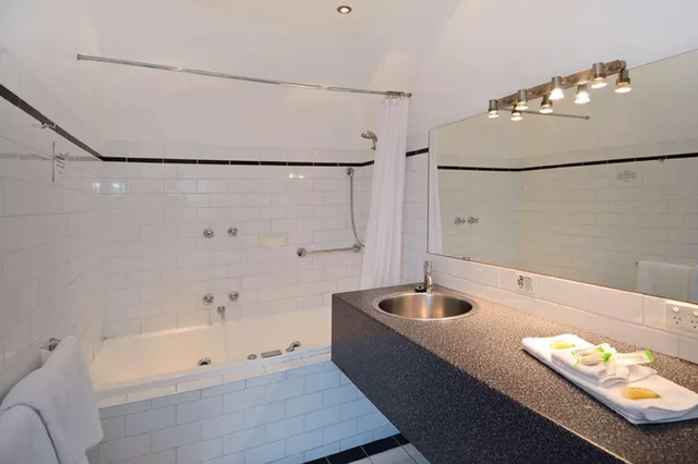 Room, King Bed, Best Western Geelong Motor Inn and Serviced Apartments 4/4