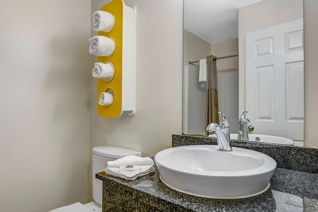 غرفة قياسية بسرير كوين للمدخنين، Studio 6 Extended Stay - Atlanta, GA - Chamblee 6/8
