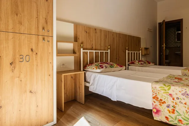 غرفة بسريرين منفصلين، Archi Rossi Hostel 3/6
