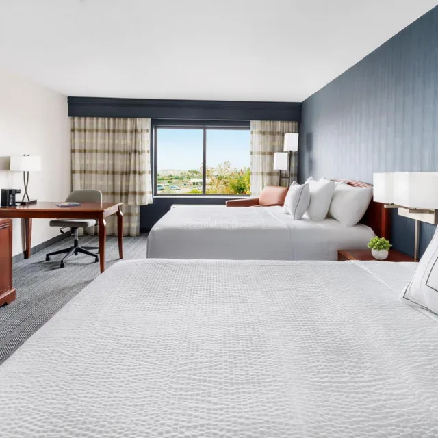 غرفة بسريرين كوين في طابق مرتفع، Courtyard Sacramento Folsom 9/10