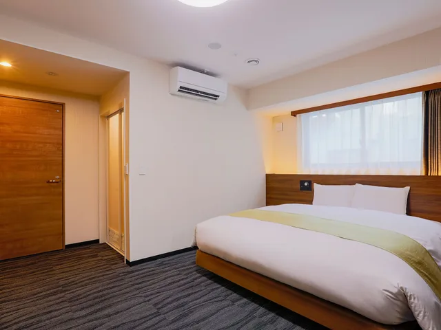 Universal, King Bed، KOKO HOTEL Takamatsu 1/4