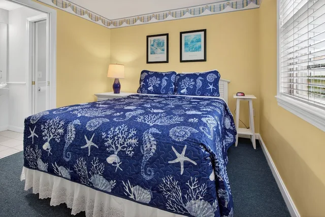 2 Bedrooms, Cottage, Queen and Twin Beds, 2 Bathrooms, Sofa، Colonial Acres Resort 4/10