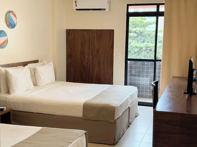 غرفة قياسية رباعية بسرير كوين وسريرين منفصلين، D8 Hotel Express 2/10