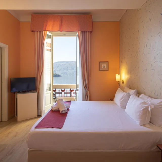 غرفة ديلوكس بسرير مزدوج أو سريرين منفصلين بإطلالة على البحيرة بشرفة، Hotel Pallanza 1/10