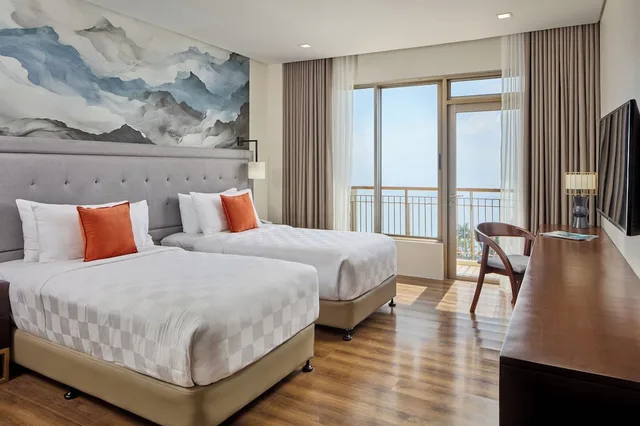 Renovated, Deluxe, Twin Beds, Lake View، Summit Ridge Tagaytay 1/10