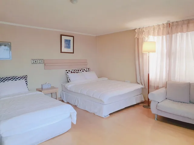 غرفة بسرير كوين وسرير فردي، Good Inn Hotel 1/5