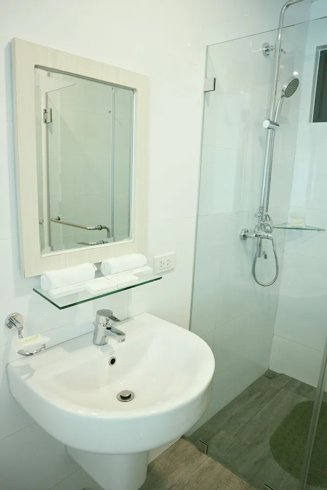 غرفة بريميير بسرير كينج، Lime Hotel Boracay 3/3