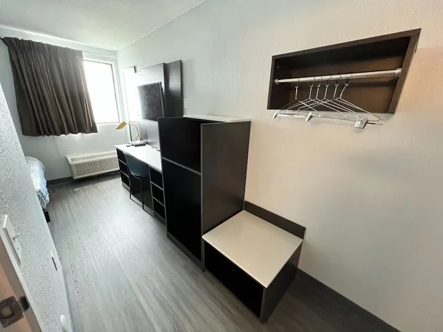 Deluxe, Queen Bed, Motel6 Council Bluffs, IA - Omaha East 2/6