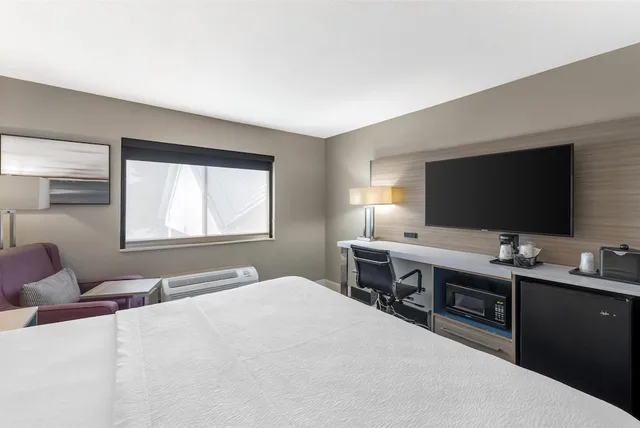 غرفة قياسية بسرير كينج يُسمح فيها بالحيوانات الأليفة، Best Western Independence Kansas City 3/10