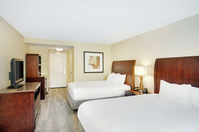 Evolution, 2 Queen Beds, Hilton Garden Inn Richmond Airport 3/5