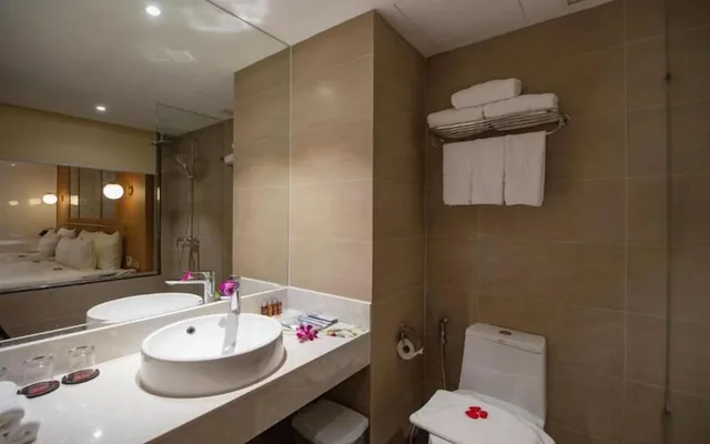 غرفة ديلوكس بسرير كوين بإطلالة جزئية على البحر، Majestic Premium Hotel 4/6