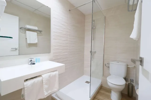 Superior, Queen Bed, Gabarda Hotel 6/10