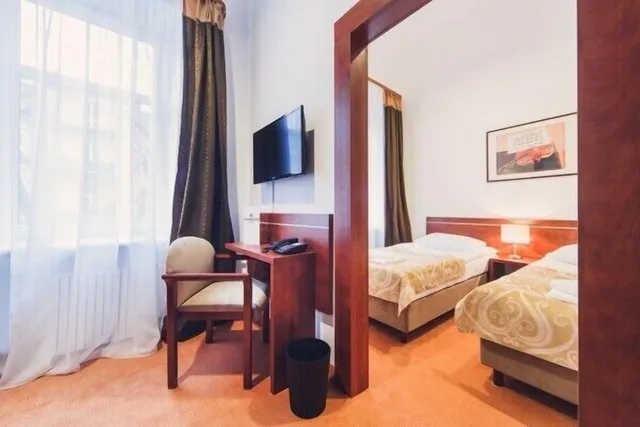 Deluxe, Double Bed, Sofa, Hotel Chmielna 2/3