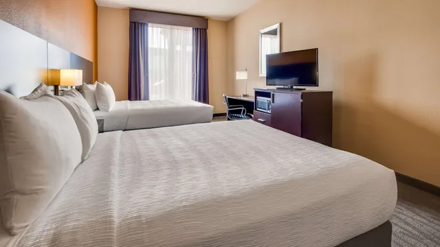 غرفة قياسية بسريرين كوين لذوي الإعاقة، Best Western St. Louis Airport North Hotel & Suite 3/7