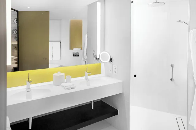 Connecting, Family Suite, Multiple Beds، Hilton Amsterdam Airport Schiphol 2/3