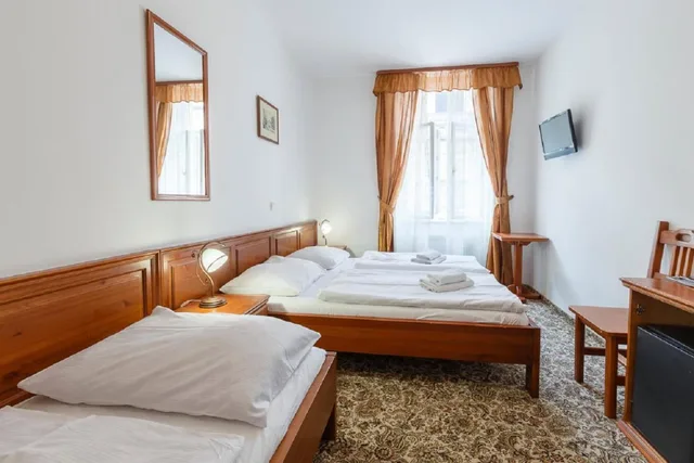 غرفة ثلاثية، Hotel Liliova Prague Old Town 1/10