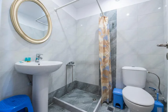 غرفة بسرير مزدوج أو سريرين منفصلين مع سرير إضافي، Sun Hotel Kineta 8/8