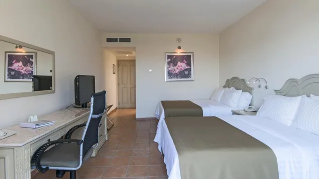 غرفة قياسية بسريرين كوين للمدخنين، Holiday Inn Cd Del Carmen 2/2