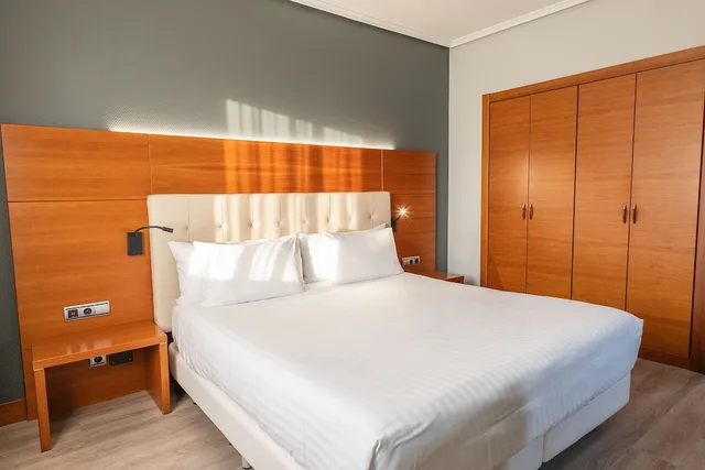 غرفة ديلوكس بسريرين منفصلين، Silken Amara Plaza 1/5