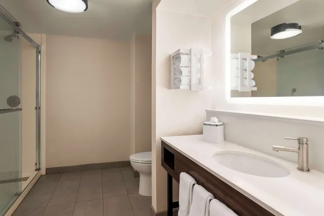 Studio, King Bed, Accessible, Hampton Inn Columbia Downtown 8/10