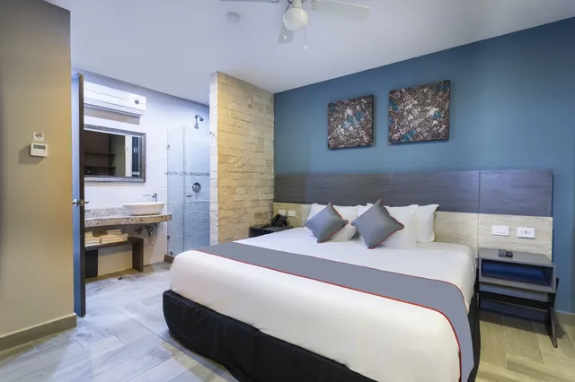 غرفة بسرير كينج بإطلالة على البحر، Illusion Xpress Downtown Playa 10/10