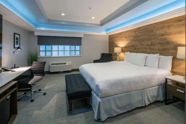 Space, King Bed، The Row Hotel, Bw Signature Collection 1/3
