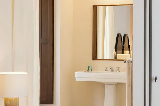 جناح بسريرين كينج بغرفتي نوم، Portella 9/9