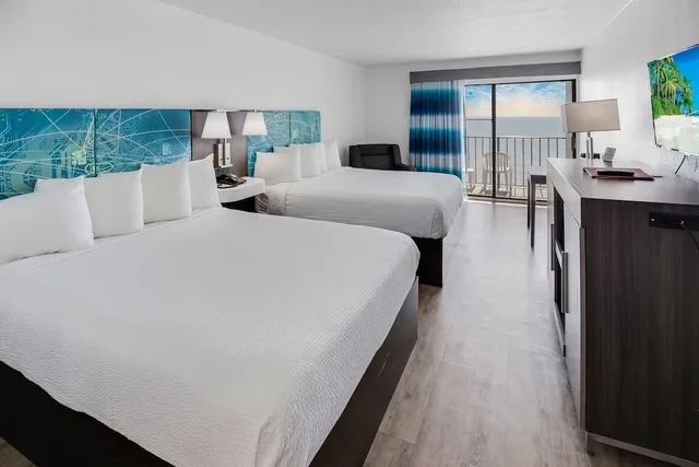 Standard, 2 Queen Beds, Ocean Front، Tropical Seas Hotel 1/4