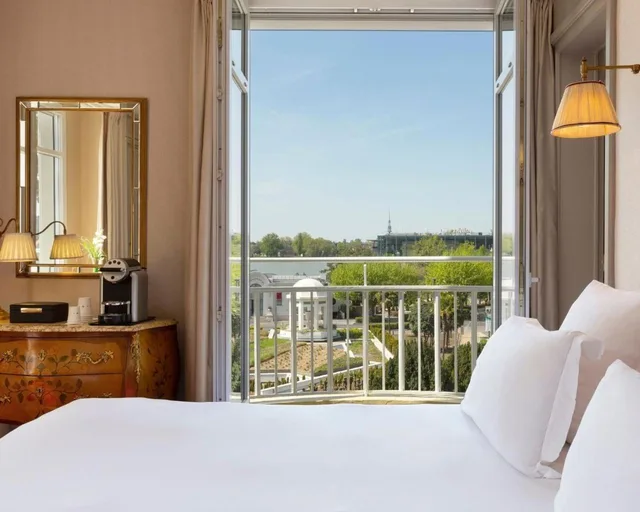 Deluxe, Lake Side, Balcony، Hotel Barriere Le Grand Hotel Enghien Les Bains 2/4