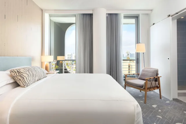غرفة بريميوم بسرير كوين، Kimpton Hotel Palomar South Beach 3/7