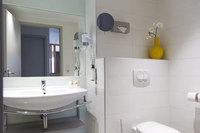 غرفة عائلية بسرير كينج وسريرين منفصلين للمدخنين، Best Western Plus Ajaccio Amiraute 8/10