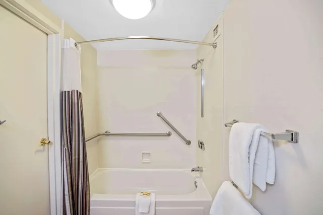 غرفة تنفيذية بسرير كينج، La Quinta Inn & Suites by Wyndham Kingsport Tri-Cities 6/6