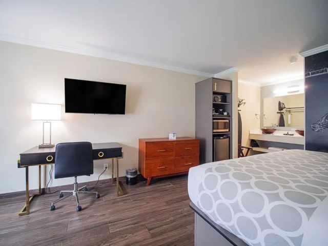 غرفة قياسية بسرير كينج، Equus Inn Ocala 4/8