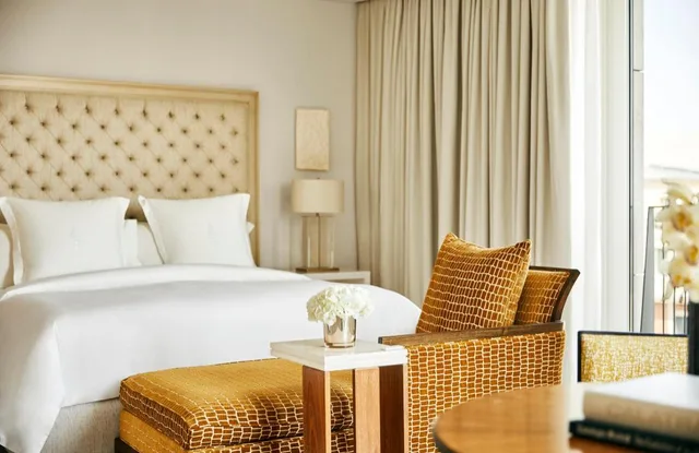 غرفة بريميير بسريرين مزدوجين، Four Seasons Hotel Madrid 1/4