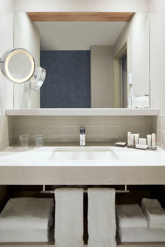 جناح بسرير كينج بغرفة نوم واحدة مع أريكة، Quebec City Marriott Downtown 4/4