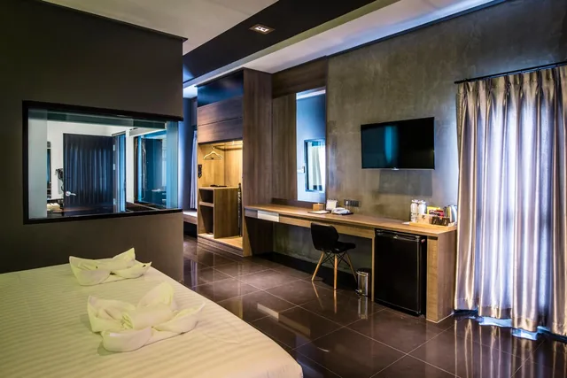جناح جونيور، Cresco Hotel Buriram 5/8