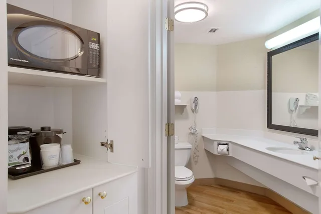 جناح بسرير كينج بغرفة نوم واحدة، La Quinta Inn & Suites by Wyndham Ft. Lauderdale Airport 5/5