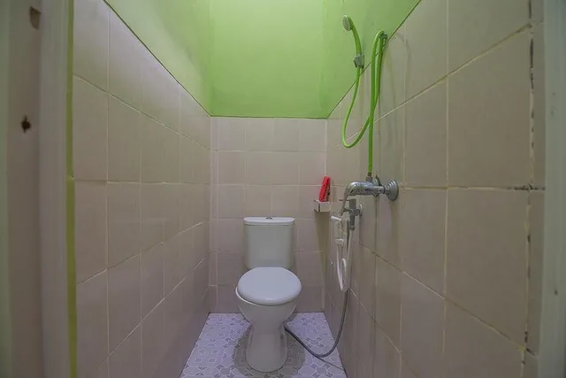 غرفة بسريرين منفصلين، RedDoorz near Kampus UMP Purwokerto 2/2