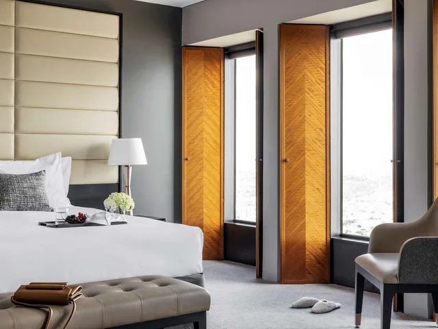 Junior Suite, King Bed, Bay View, Sofitel Melbourne On Collins 1/3