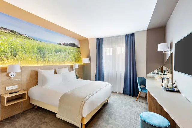 غرفة سوبيريور بسرير كينج بإطلالة على المتنزه، Best Western Le Beffroi 1/3