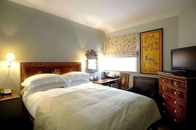 Classic, Double Bed, The Elephant Hotel 4/8