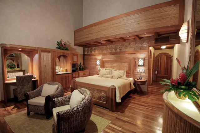 غرفة كبيرة بسرير كينج بإطلالة مع أريكة، The Springs Resort And Spa At Arenal 1/3