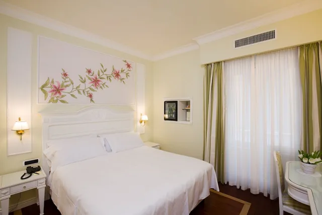 Classic, Double Bed, Palazzo Alabardieri 8/10