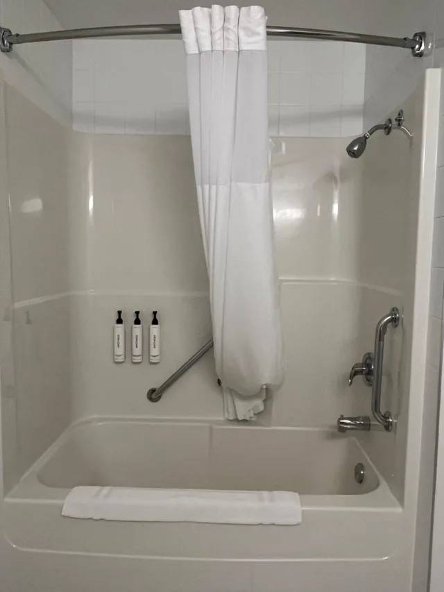 Room, King Bed, Accessible, Four Points By Sheraton Prince George 7/7
