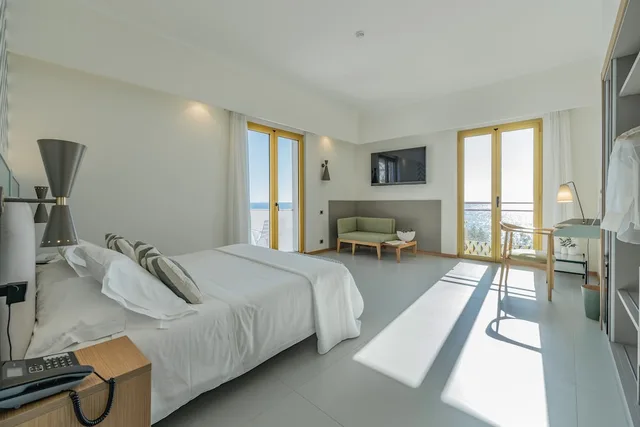 Superior, Single, Double Bed, Reginna Palace 2/8