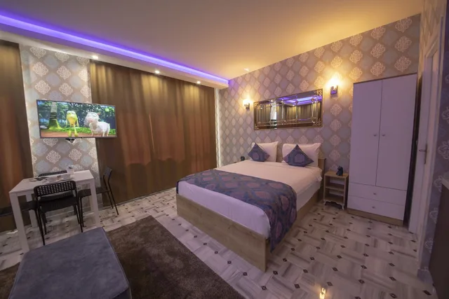 غرفة ديلوكس بسرير كوين بإطلالة على البحر بشرفة مع أريكة، Royal Taksim Suites 1/3