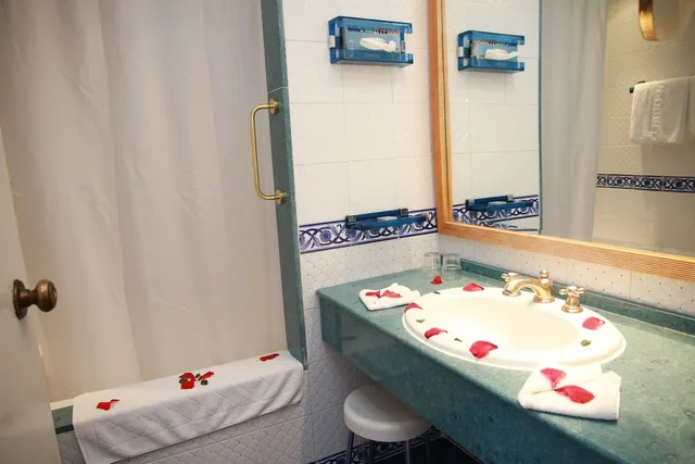 غرفة قياسية بسريرين منفصلين بإطلالة على البحر، Hasdrubal Thalassa and Spa Port el Kantaoui 3/3