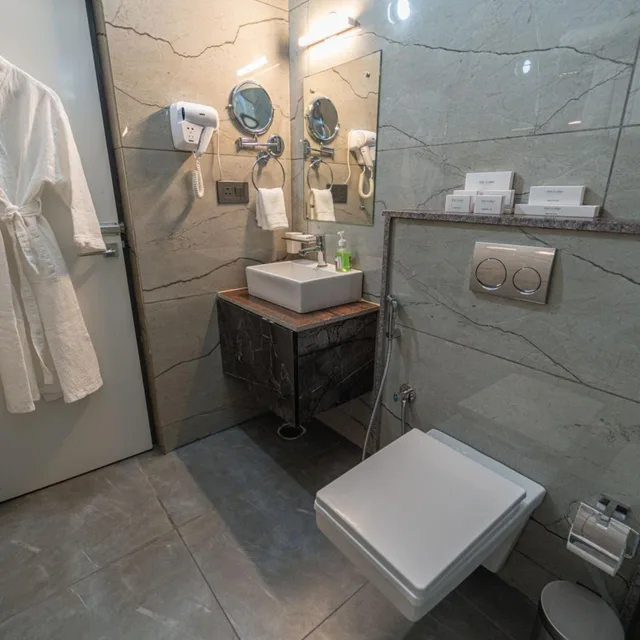 Suite, Clarks Inn Airport Hotel Bangalore 2/3