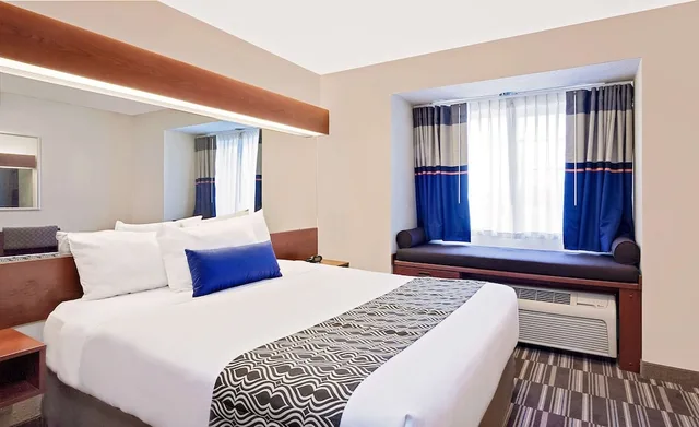 جناح استوديو بسرير كوين، Microtel Inn & Suites by Wyndham Middletown 1/2
